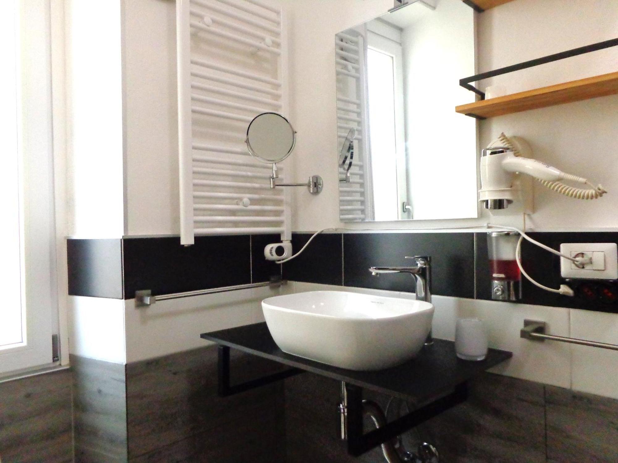 Chloe'S Rooms Cagliari Extérieur photo